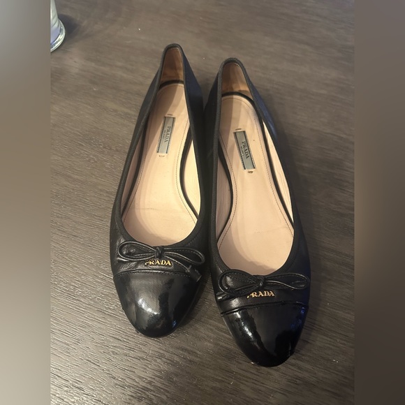 Prada flats - Picture 1 of 6